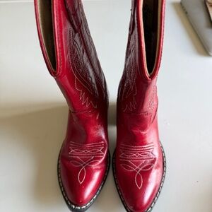 Kids old west cowboy boots in red. Toddler size 10